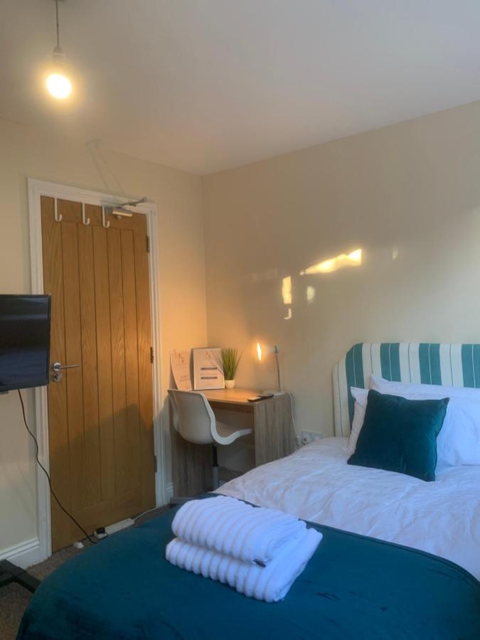 Cosy Room With Private Entrance & Ensuite Reading Buitenkant foto