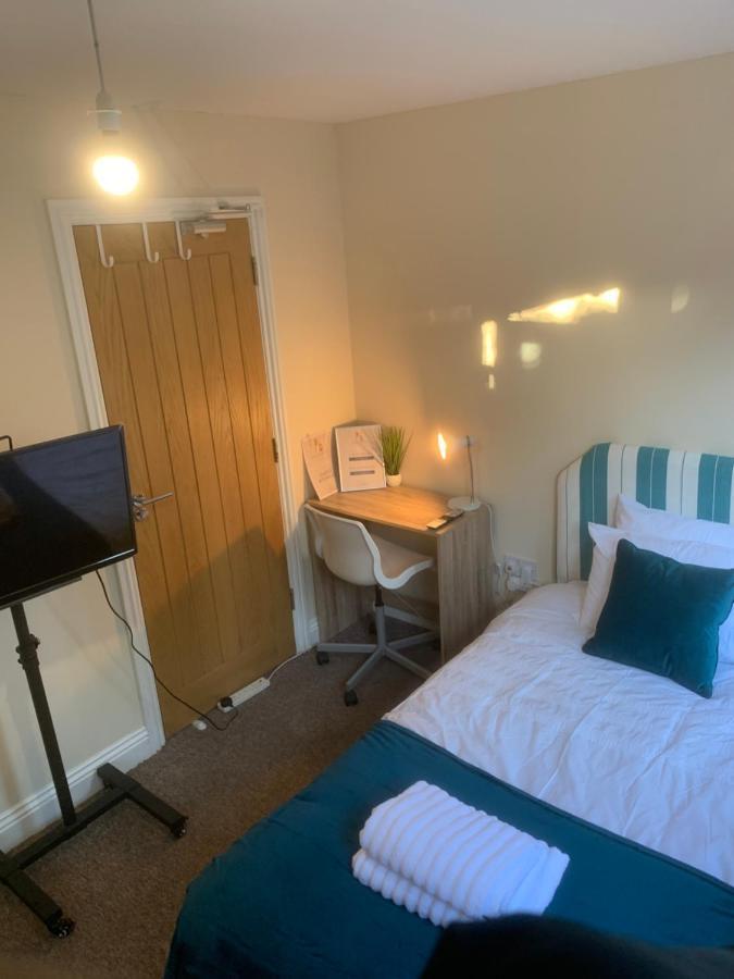 Cosy Room With Private Entrance & Ensuite Reading Buitenkant foto