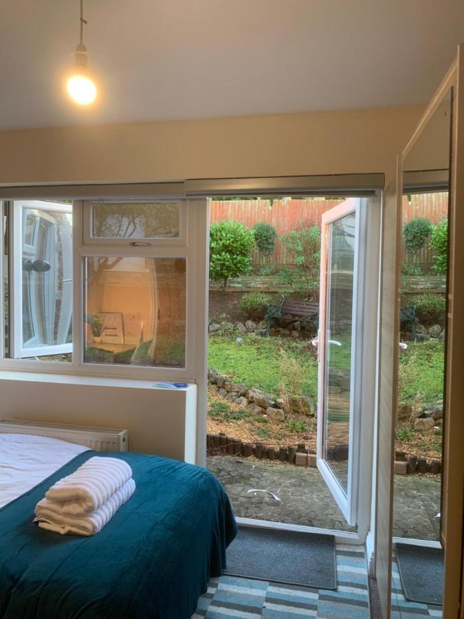 Cosy Room With Private Entrance & Ensuite Reading Buitenkant foto