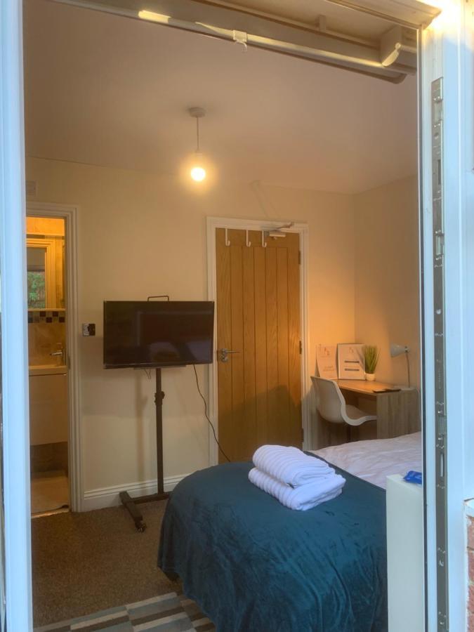 Cosy Room With Private Entrance & Ensuite Reading Buitenkant foto