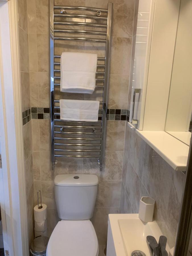 Cosy Room With Private Entrance & Ensuite Reading Buitenkant foto